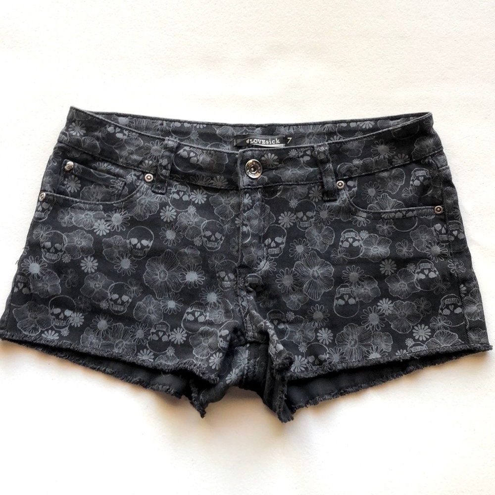 Hot Topic Lovesick Distressed Shorts Black Floral with Skulls Juniors Size 7